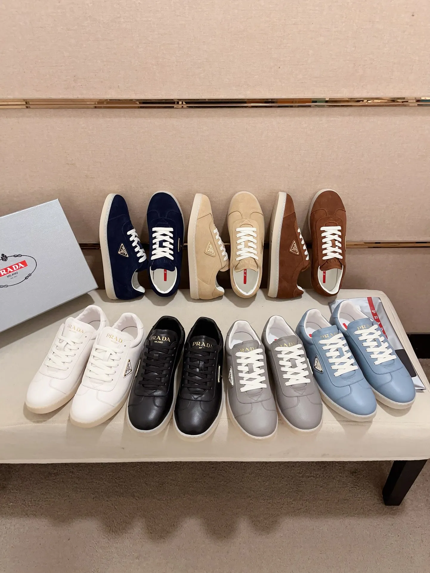 Men's Men's Shoes 💰 500💰 ✔️✔️✔️Higher version High-quality new PRADA (Prada) counters are launched simultaneously. The new men's shoes and 😘fabrics are made of high-tech glue-making technology. Lining: Full cowhide lining. 👍🏿 High-end ☄️ air-cushion molded anti-slip rubber outsole, exquisite lines, simple and elegant, comfortable and high-end for leisure travel. Code number: 38 to 44 (45 can be customized and cannot be returned or exchanged)